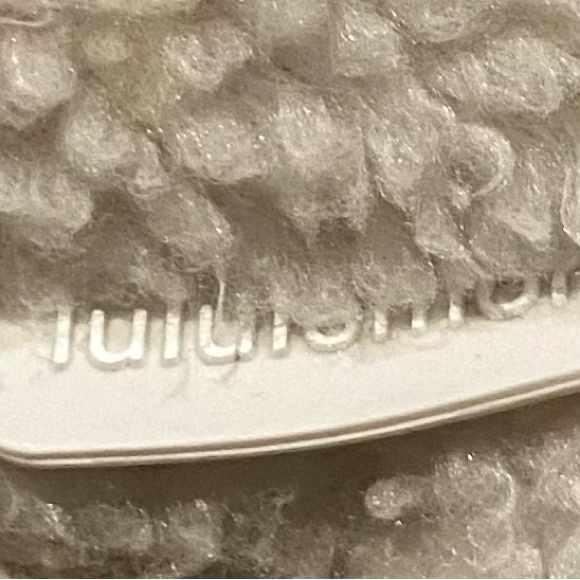 BRAND NEW WHITE FUZZY LULULEMON CROSS BODY BAG - Picture 4 of 8